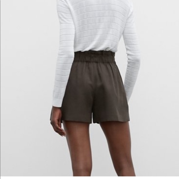 Club Monaco size 2 Darcee Shorts in Olive - Picture 2 of 8